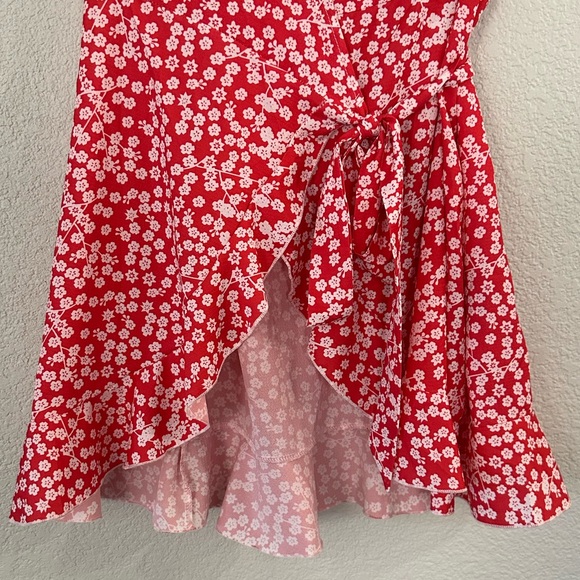 New! Red Floral Deep V Neck Short Sleeve Wrap Tie Waist Ruffle Dress - Picture 6 of 16